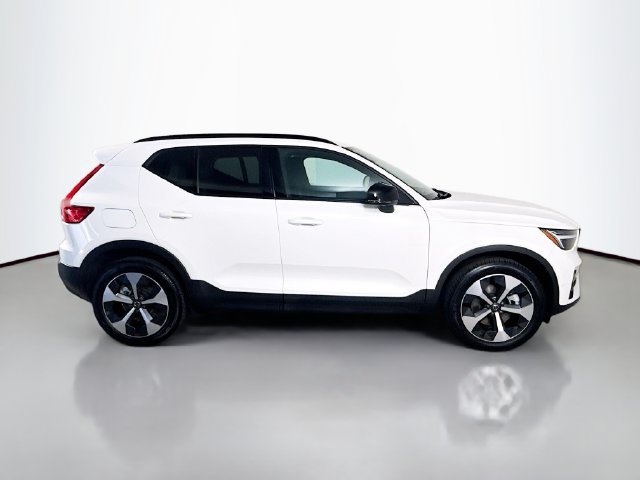 Used 2026 Volvo XC40 B5 Plus AWD/4WD image 11