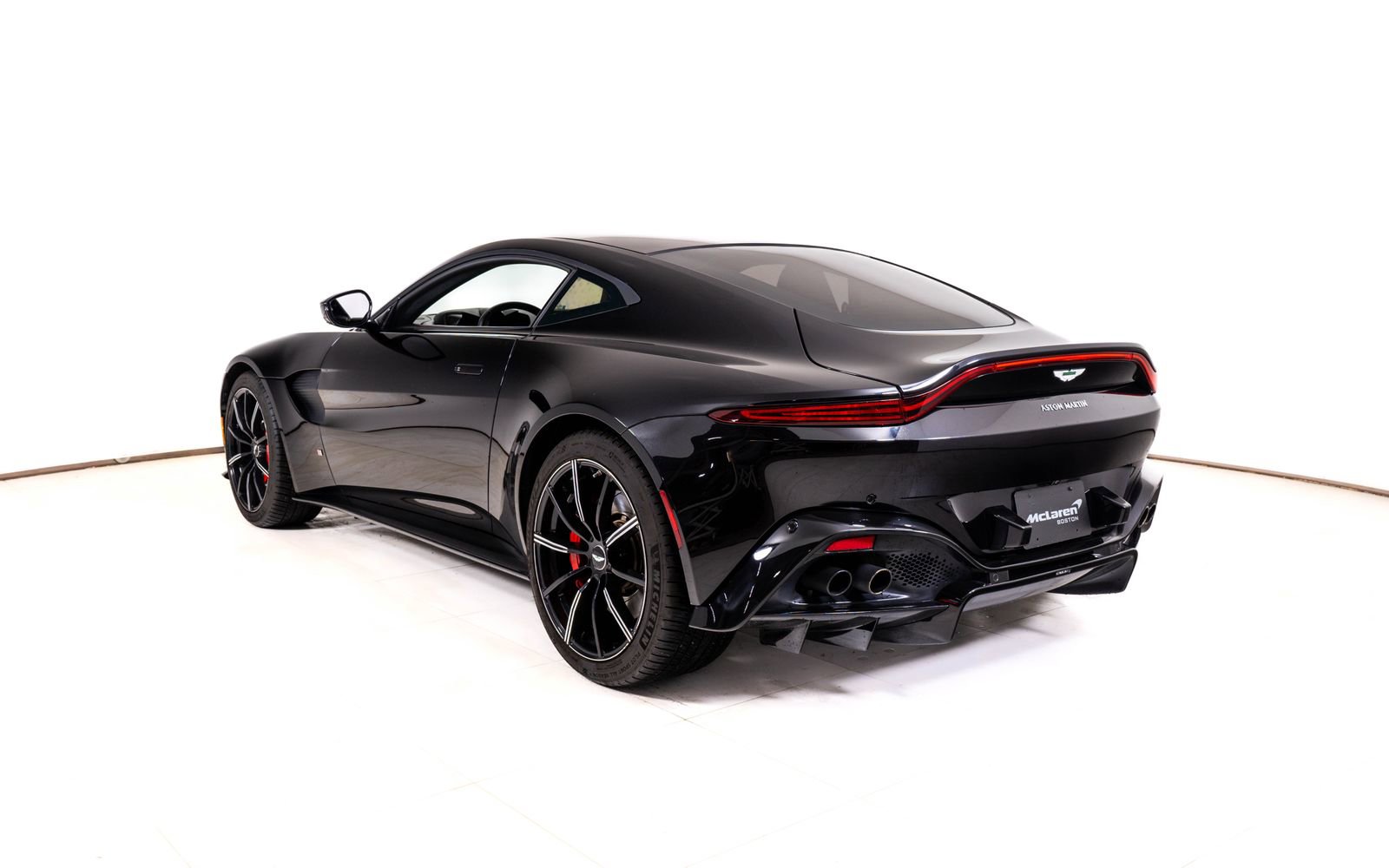 Used 2019 Aston Martin V8 Vantage Coupe image 3