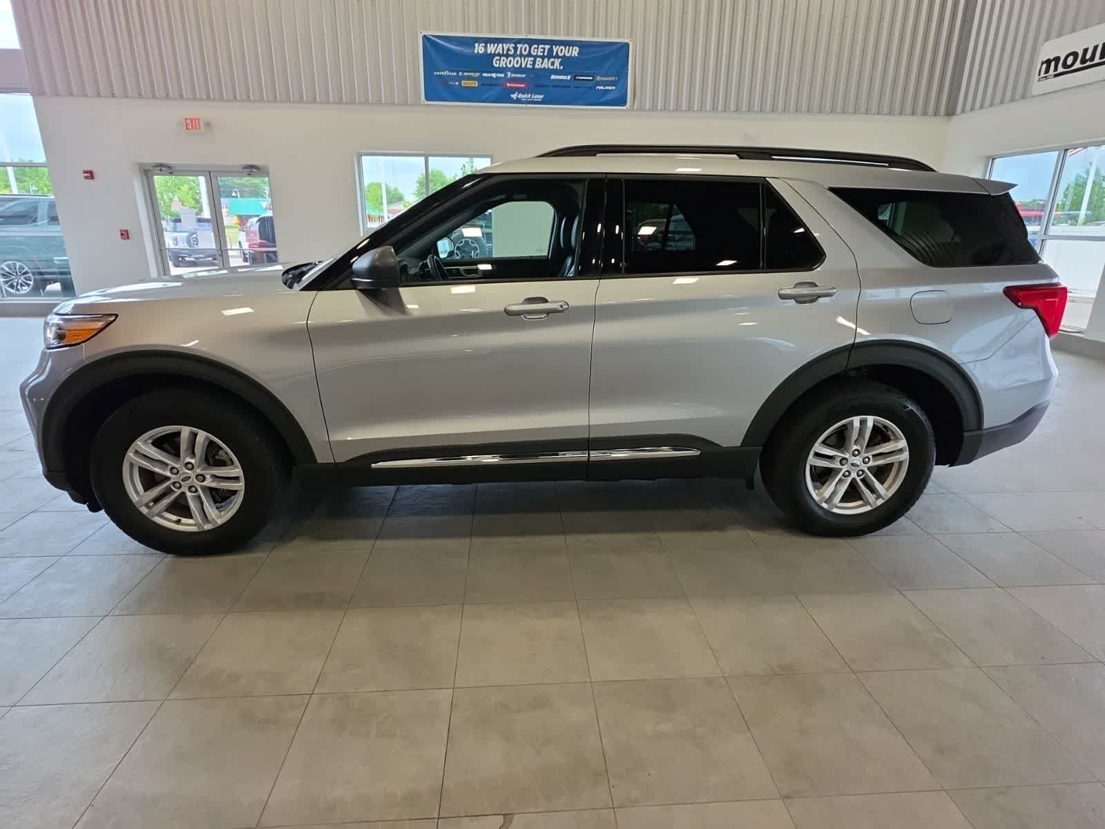 Used 2023 Ford Explorer XLT w/ Equipment Group 202A AWD/4WD image 12