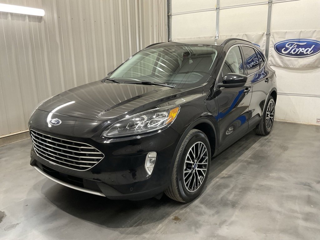 Used 2022 Ford Escape Titanium image 3