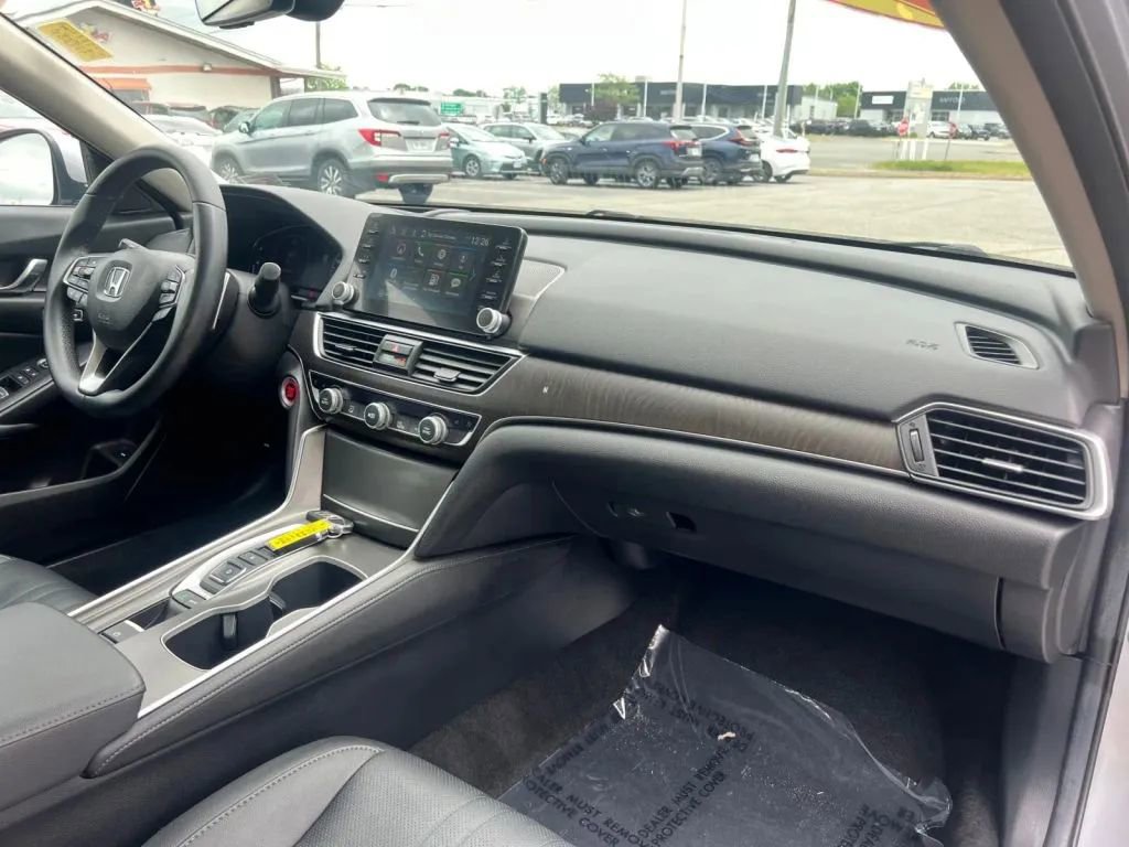 Used 2019 Honda Accord Touring image 16