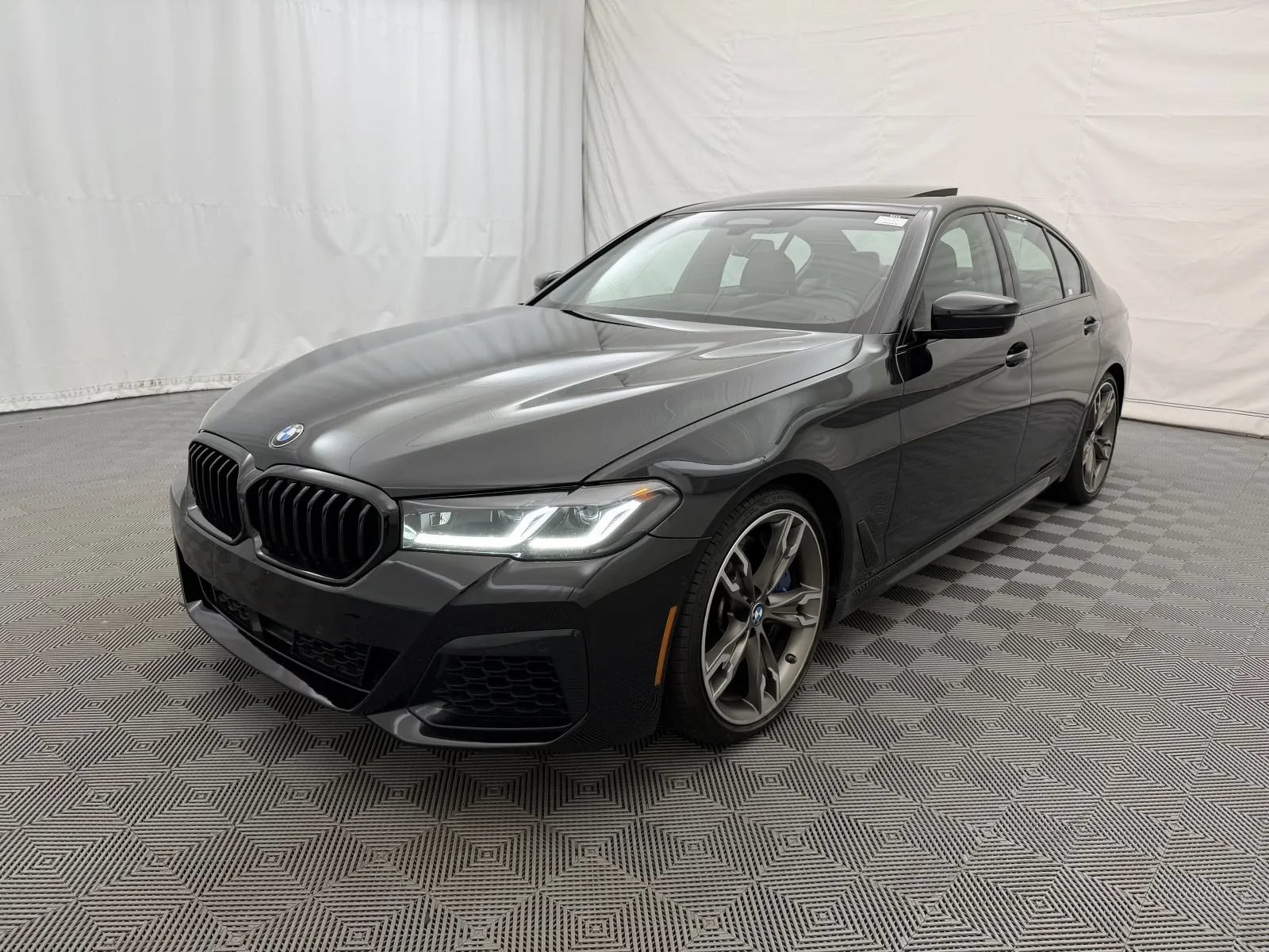 Used 2021 BMW M550i xDrive AWD/4WD image 2