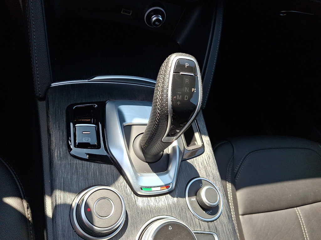 Used 2023 Alfa Romeo Stelvio Sprint image 26