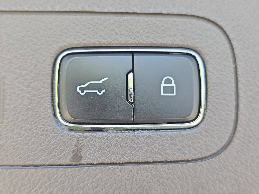 Used 2022 Lincoln Aviator Reserve w/ Equipment Group 201A AWD/4WD image 14