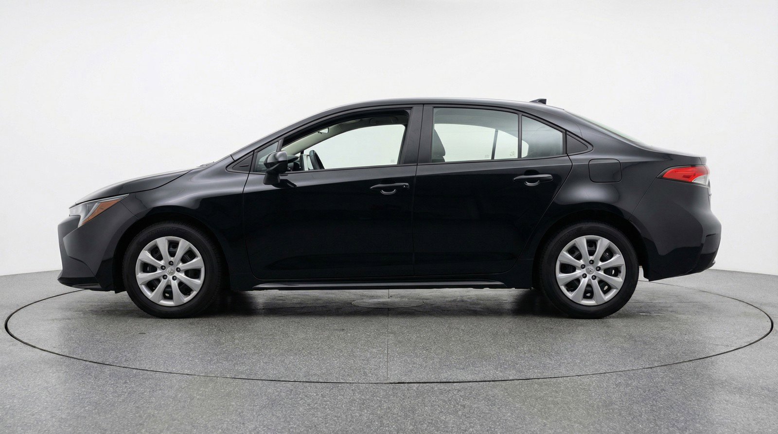 Used 2025 Toyota Corolla LE FWD image 5