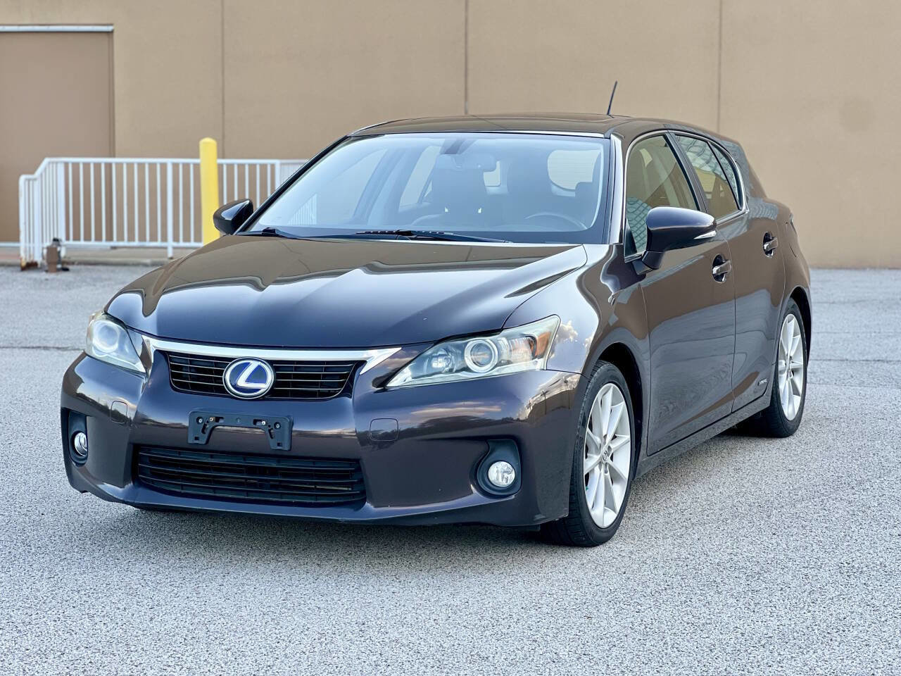 Used 2011 Lexus CT 200h Premium image 3