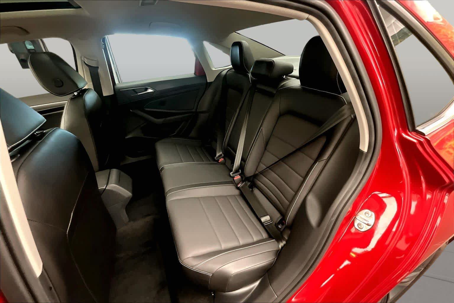 Used 2022 Volkswagen Jetta SE w/ Panoramic Sunroof Package FWD image 20