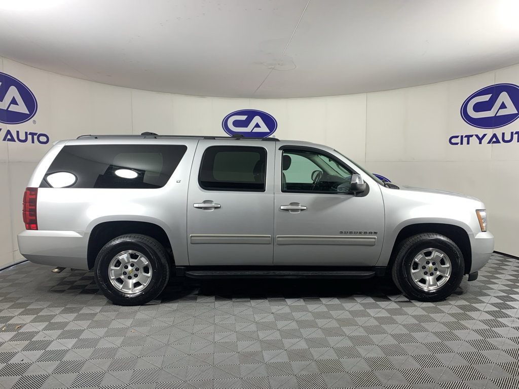 Used 2013 Chevrolet Suburban LT image 2