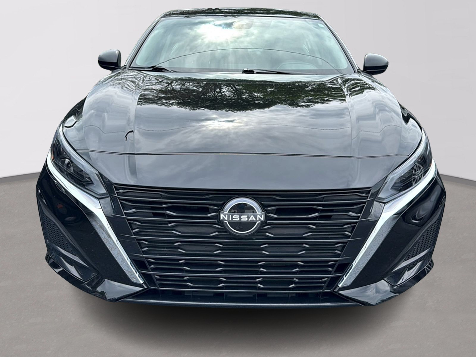 Used 2025 Nissan Altima 2.5 SV FWD image 3