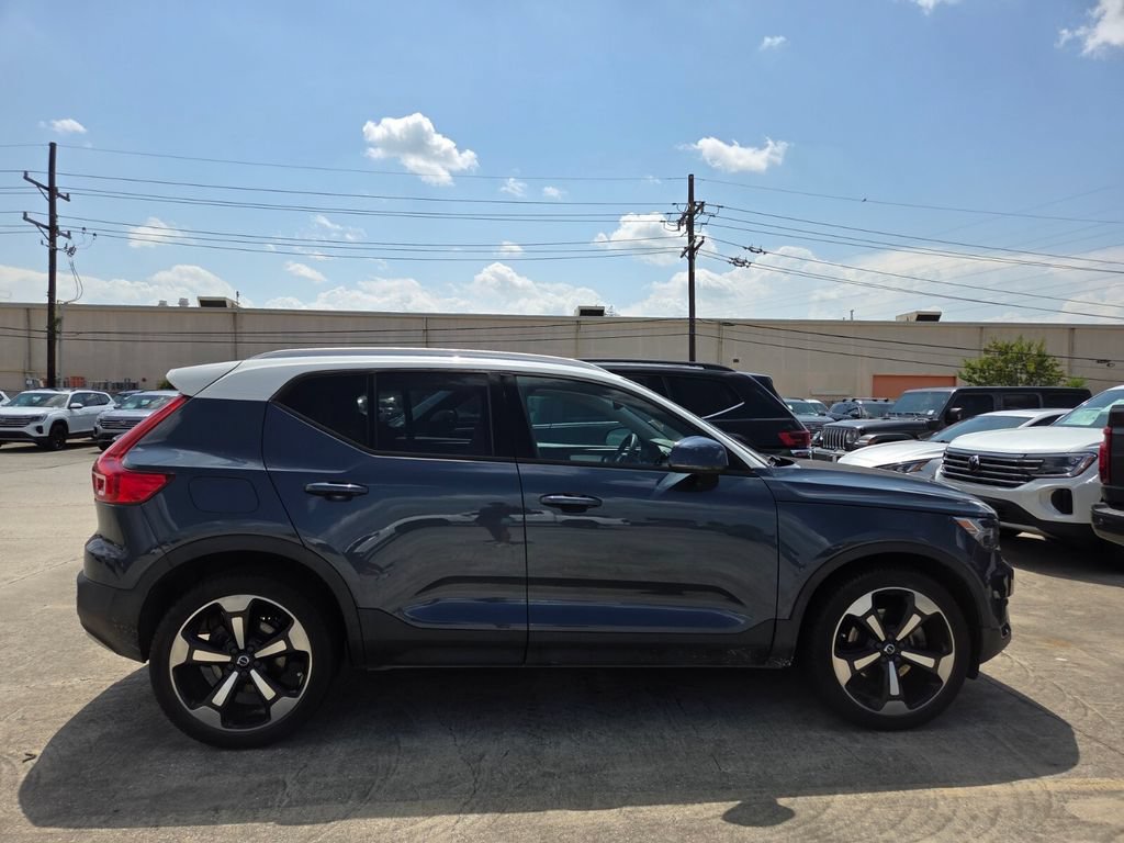 Used 2021 Volvo XC40 T5 Momentum w/ Premium Package AWD/4WD image 4
