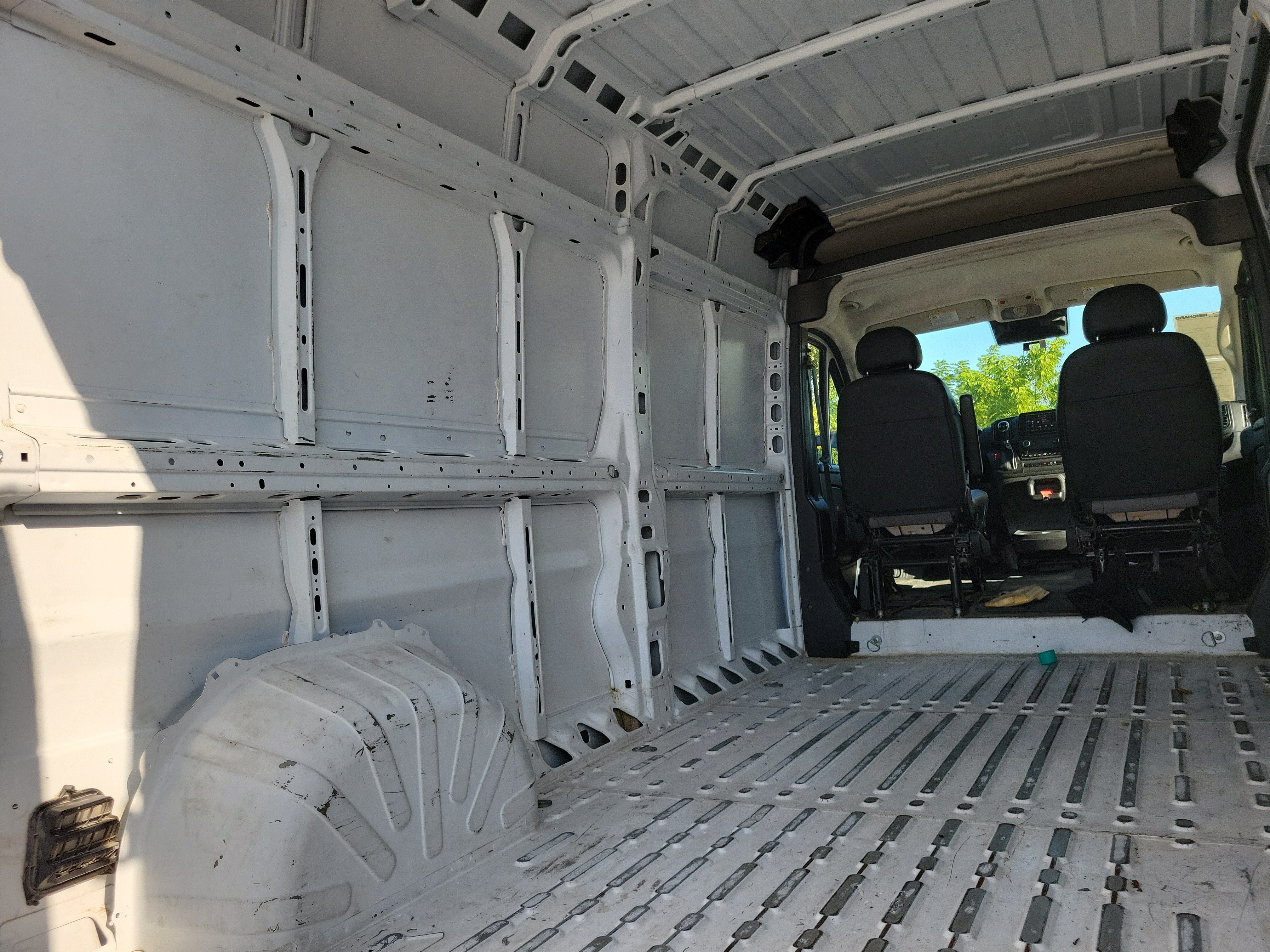 Used 2023 RAM ProMaster 2500 FWD image 9
