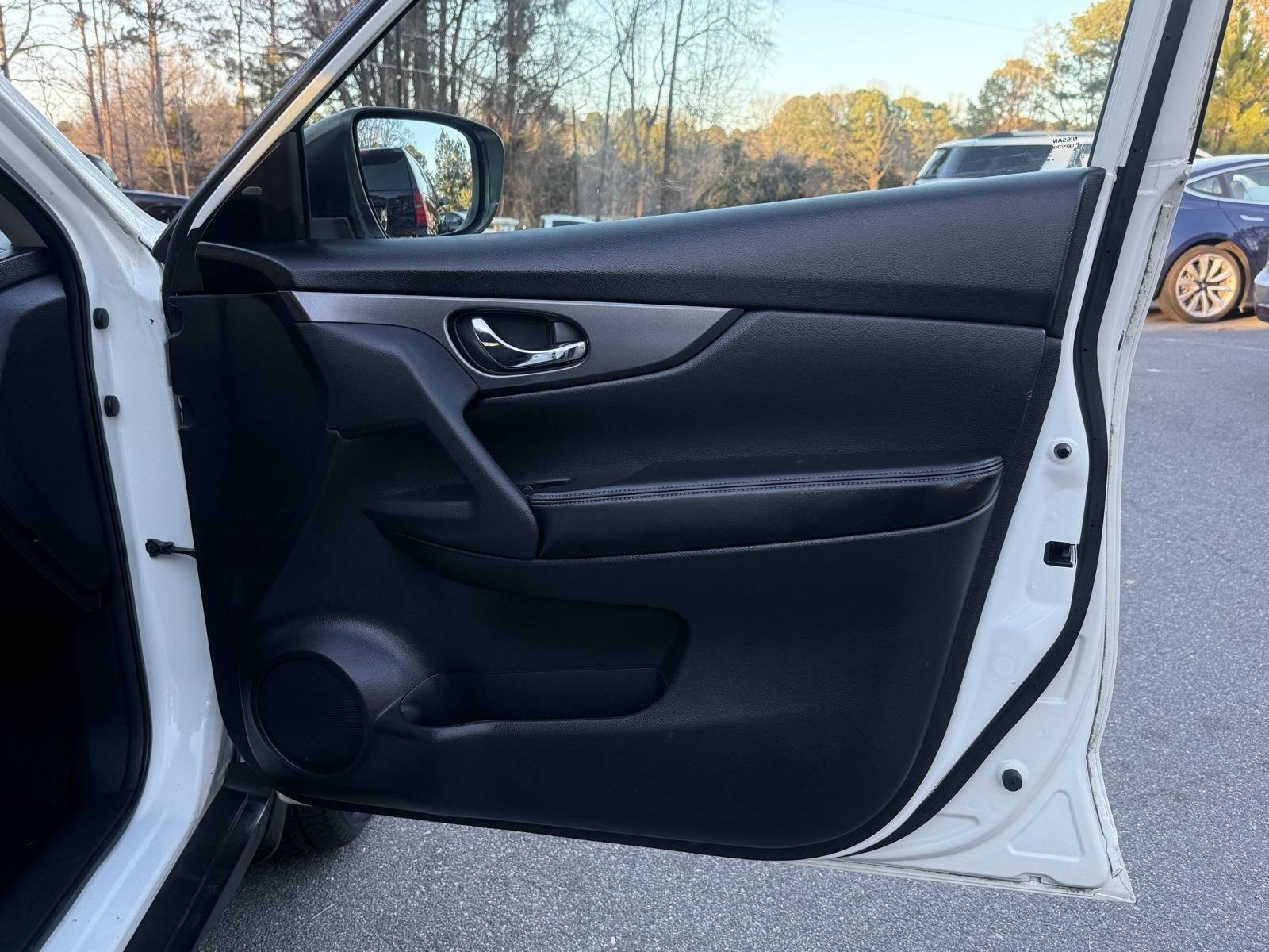 Used 2016 Nissan Rogue SV w/ SV Premium Package image 21