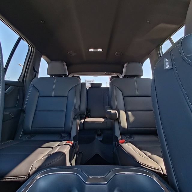 New 2026 GMC Acadia Elevation w/ Elevation Premium Package AWD/4WD image 33