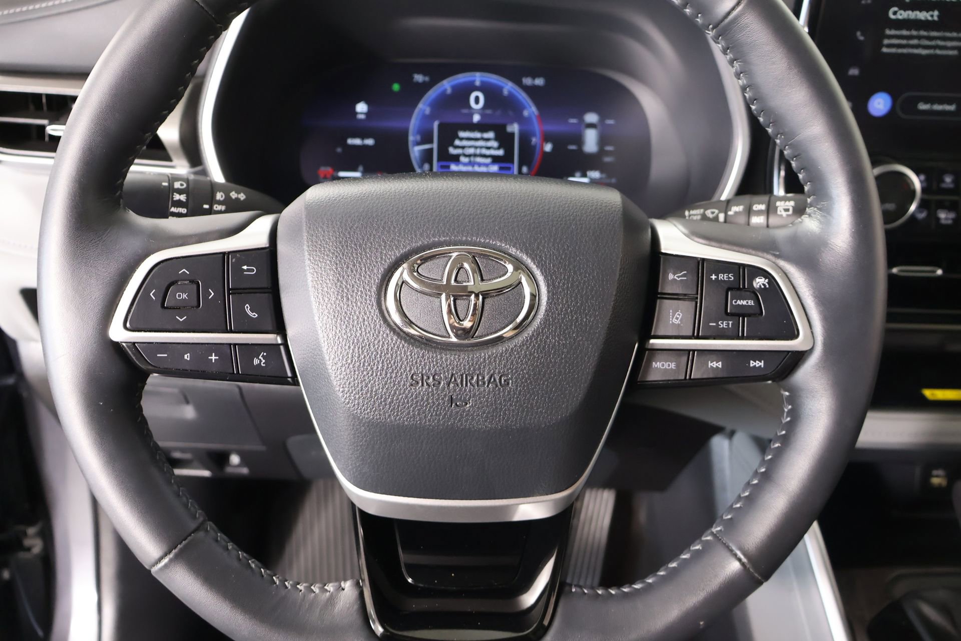 Used 2024 Toyota Highlander Limited FWD image 3