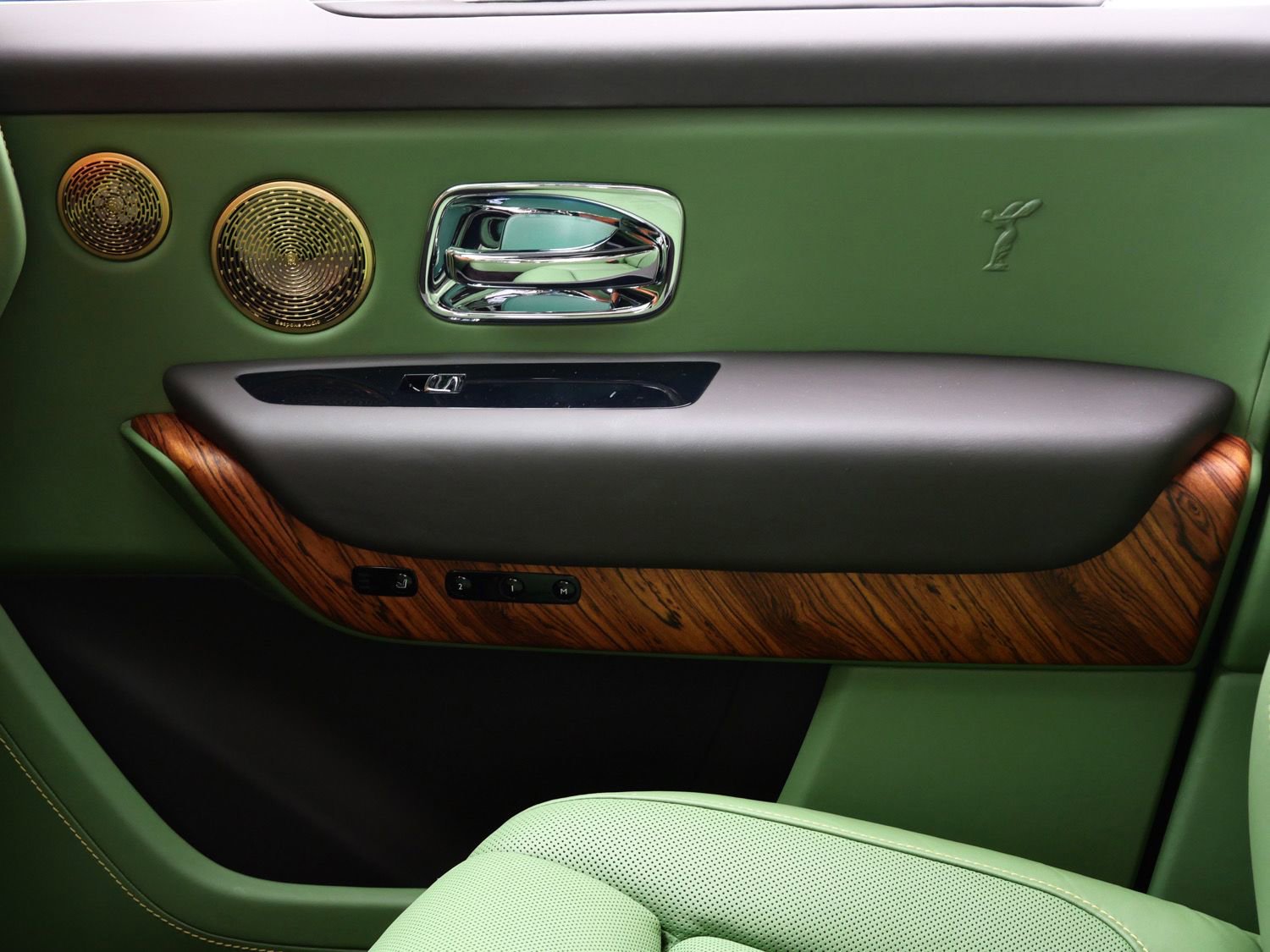 Used 2023 Rolls-Royce Cullinan w/ Cullinan Package image 11