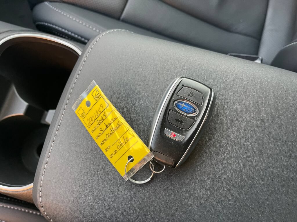 Used 2024 Subaru Outback Limited AWD/4WD image 4