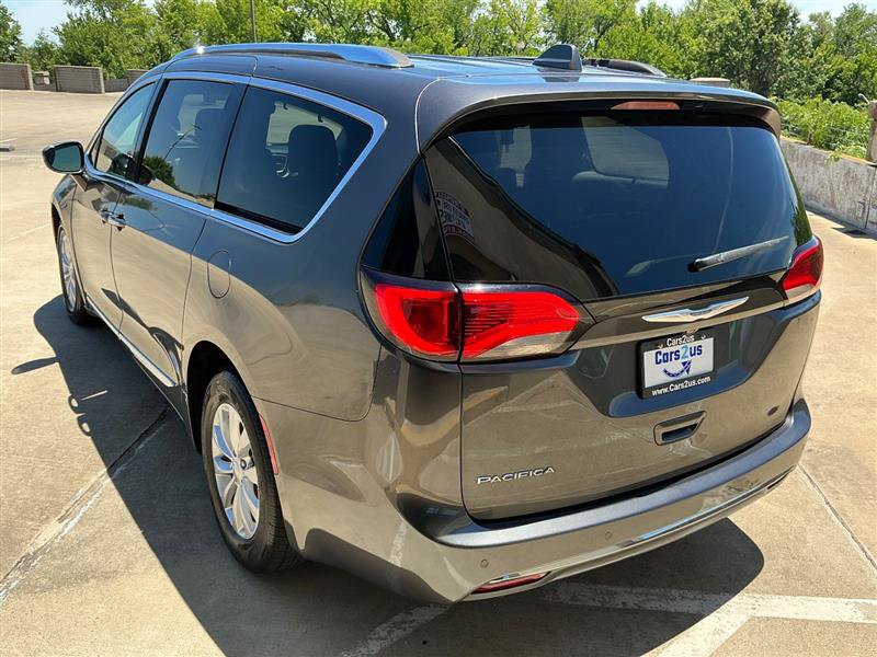 Used 2018 Chrysler Pacifica Touring-L FWD image 5