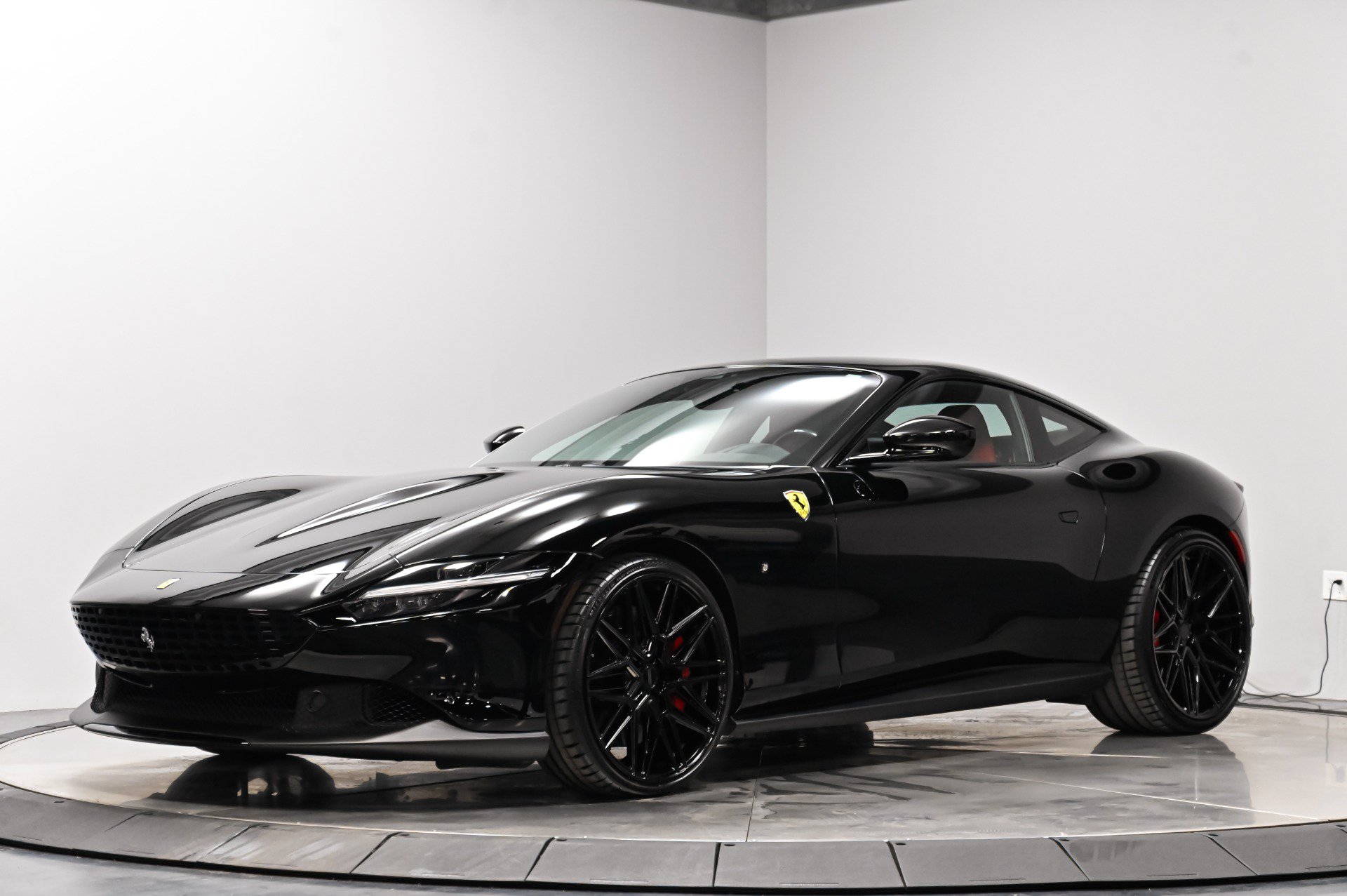 Used 2022 Ferrari Roma RWD image 2