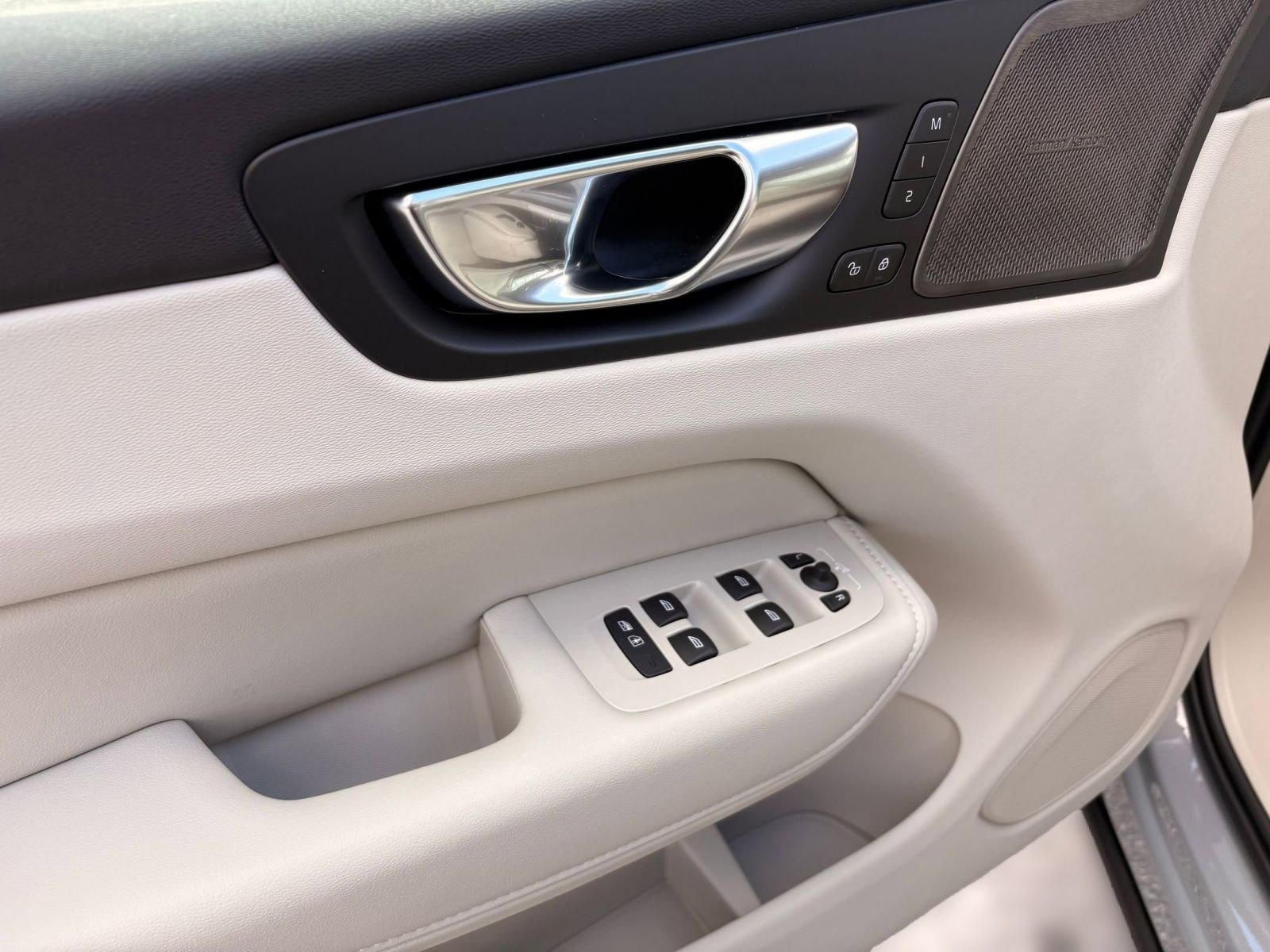 New 2026 Volvo XC60 B5 Ultra w/ Climate Package image 13