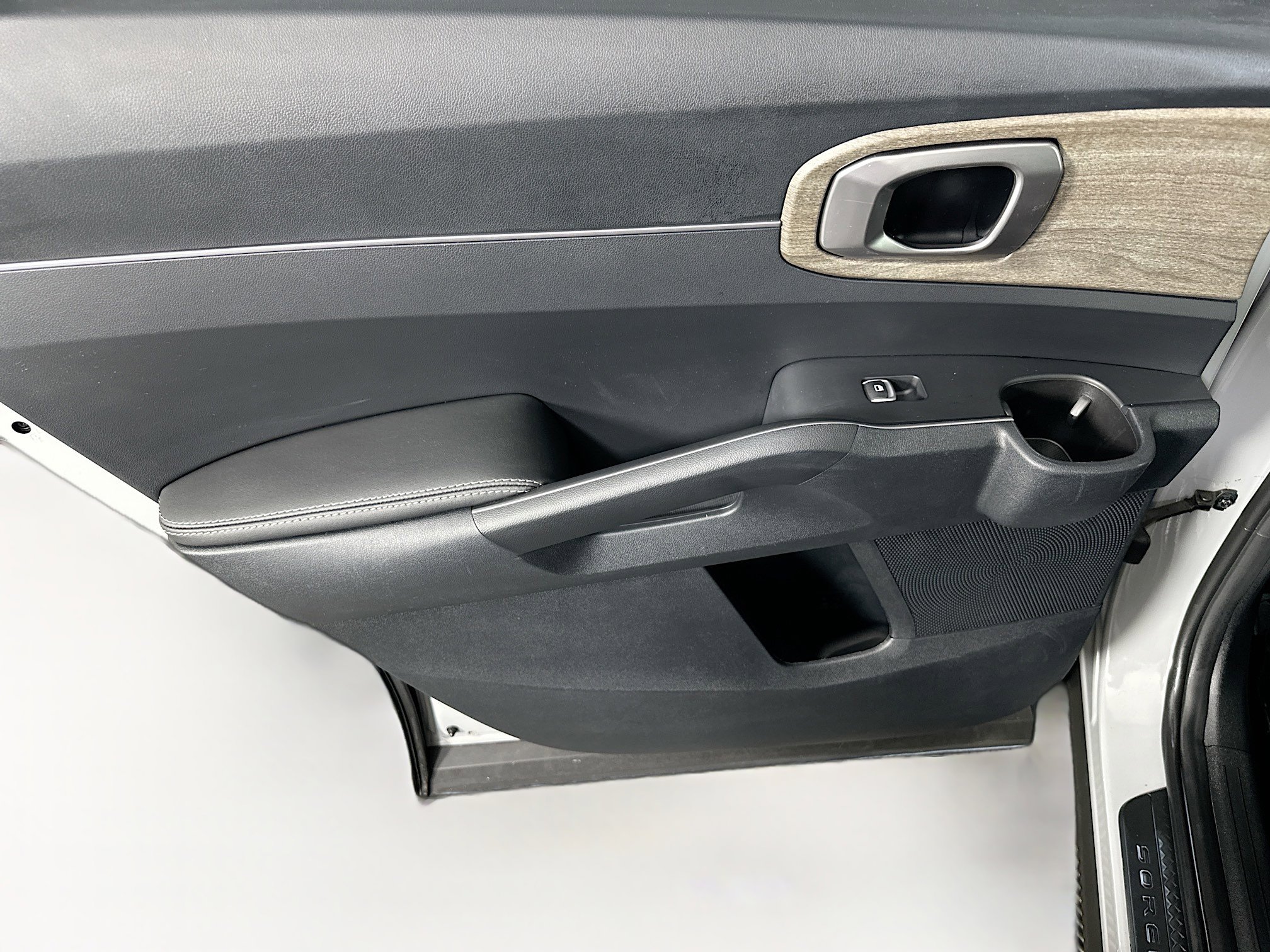 Used 2023 Kia Sorento EX image 25