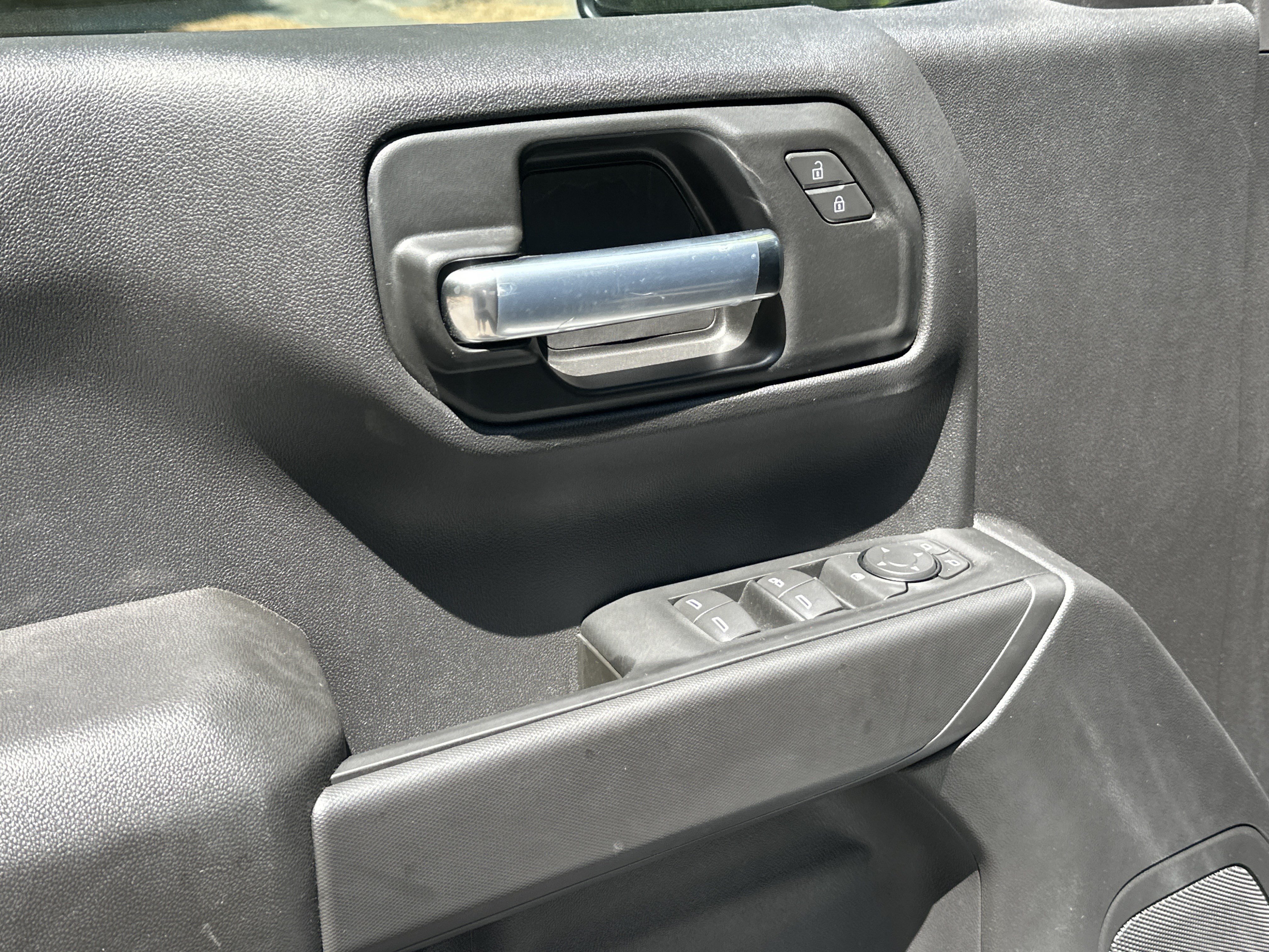 Used 2026 Chevrolet Silverado 1500 Custom Trail Boss w/ LPO, Dark Essentials Package AWD/4WD image 14