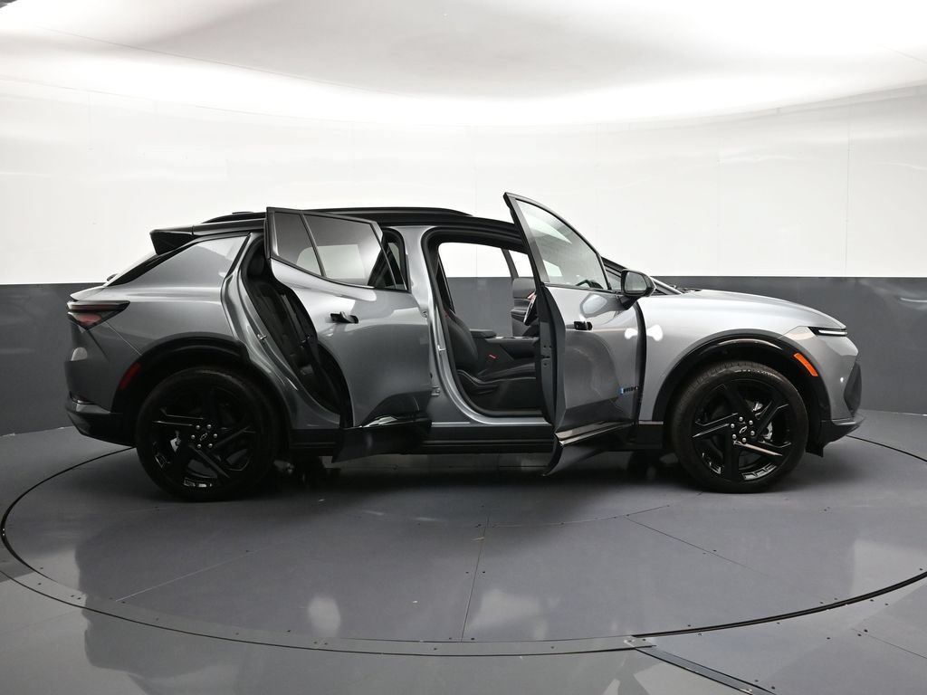 Used 2026 Chevrolet Equinox EV RS AWD/4WD image 33