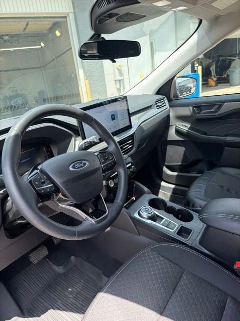 Used 2023 Ford Escape Active w/ Tech Pack #1 AWD/4WD image 9