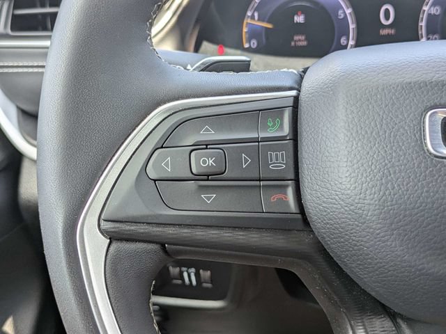 Used 2025 Jeep Grand Cherokee Altitude AWD/4WD image 26