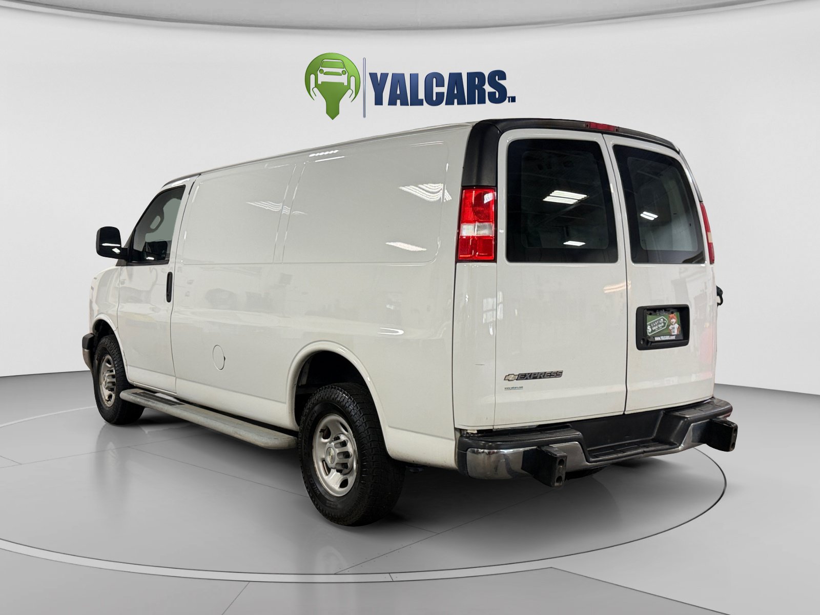 Used 2020 Chevrolet Express 2500 w/ Driver Convenience Package RWD image 3