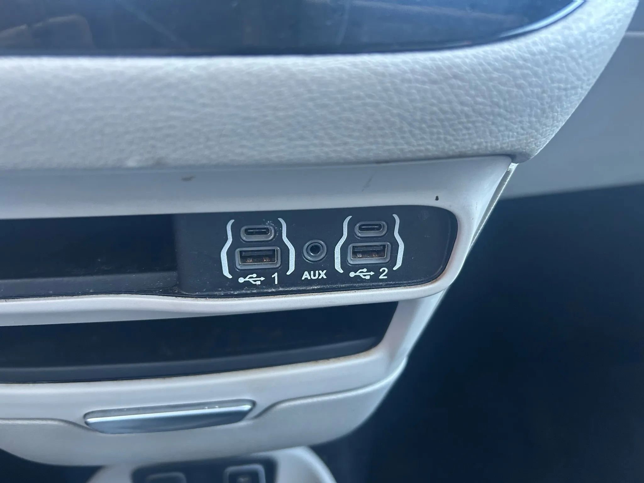 Used 2021 Chrysler Pacifica Touring-L image 12