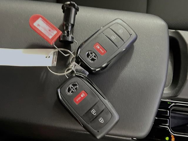 New 2025 Toyota Prius Plug-In Hybrid image 33