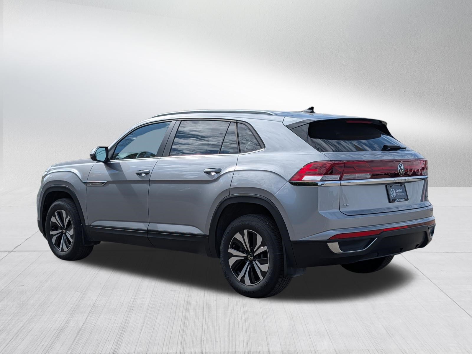 Certified 2025 Volkswagen Atlas Cross Sport SE AWD/4WD image 5