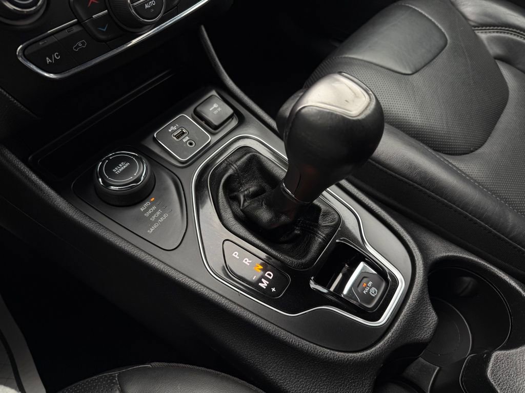 Used 2020 Jeep Cherokee Limited image 24