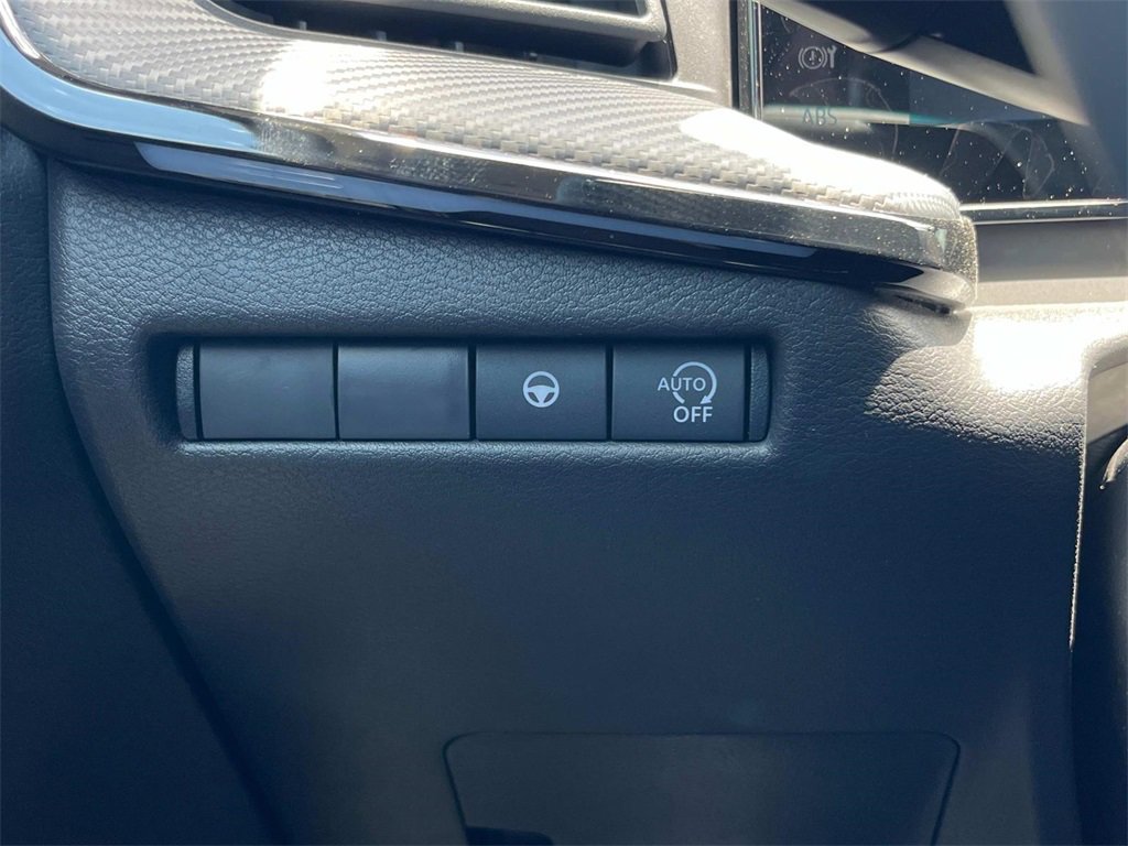 New 2025 Nissan Kicks SR image 28