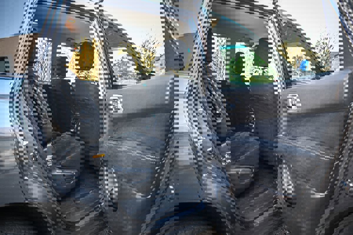 Used 2013 Nissan Pathfinder SV image 14