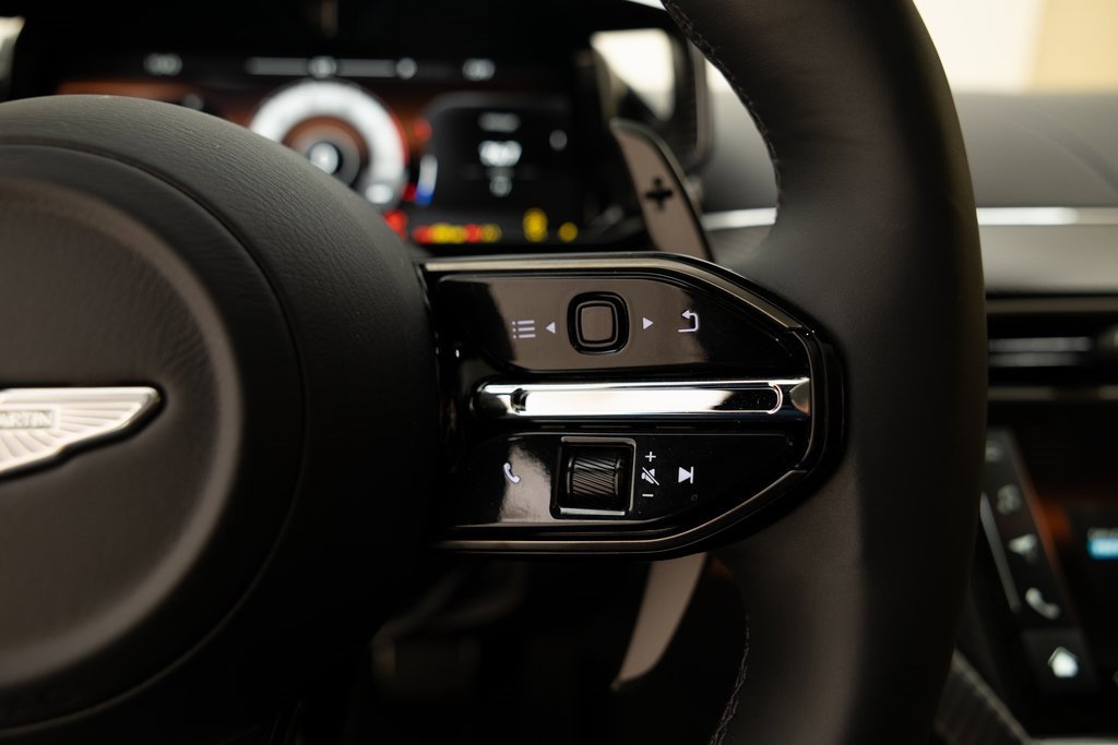 Used 2025 Aston Martin Vanquish image 40