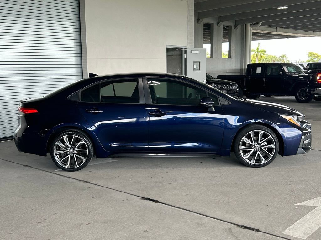 Used 2022 Toyota Corolla SE FWD image 2