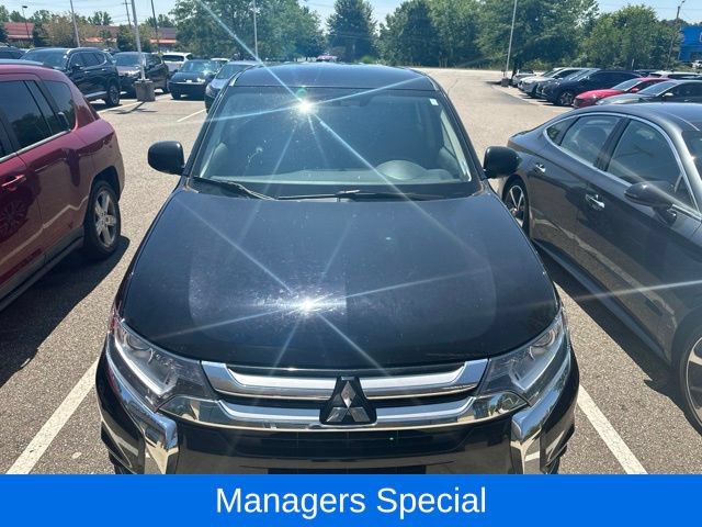 Used 2018 Mitsubishi Outlander ES AWD/4WD image 2