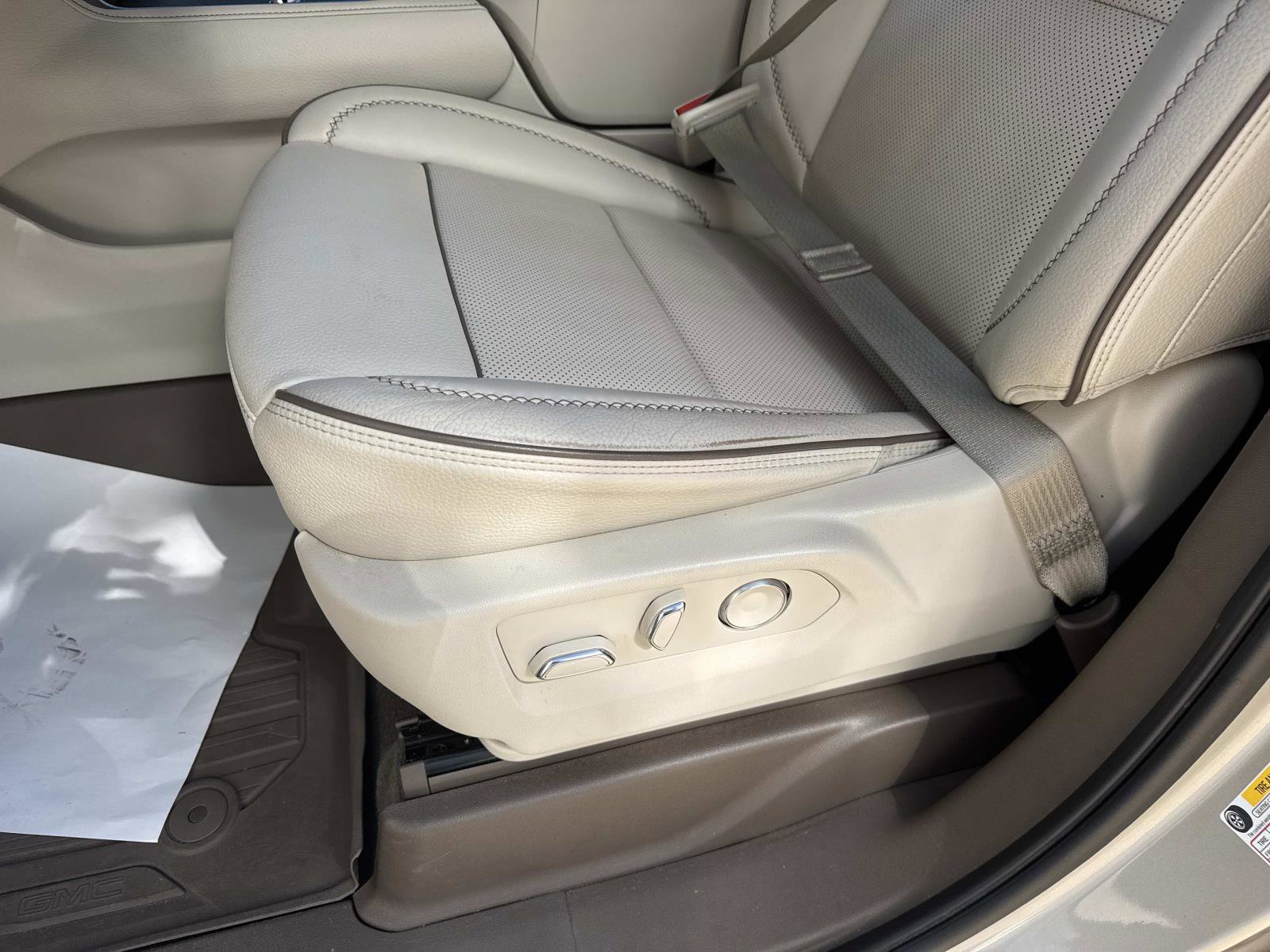 Used 2022 GMC Yukon XL Denali w/ Denali Premium Package image 21