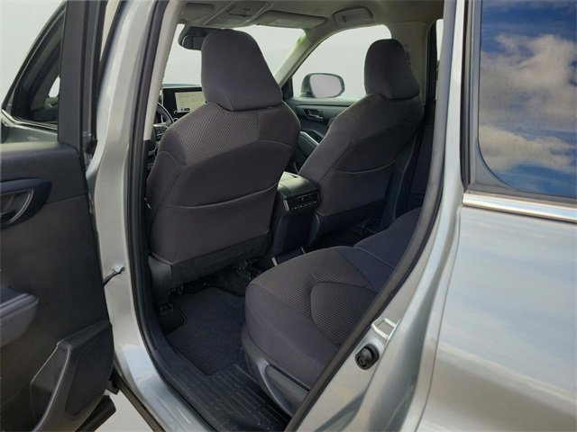 Used 2023 Toyota Highlander LE image 10