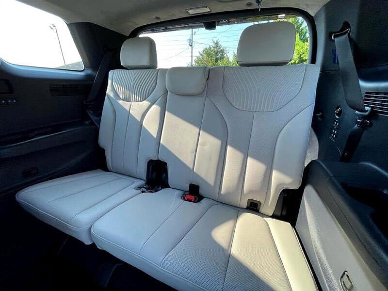 Used 2025 Hyundai Palisade Calligraphy image 17