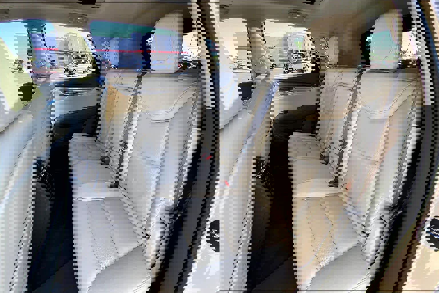 Used 2017 Cadillac XT5 Luxury w/ Driver Awareness Package FWD image 21