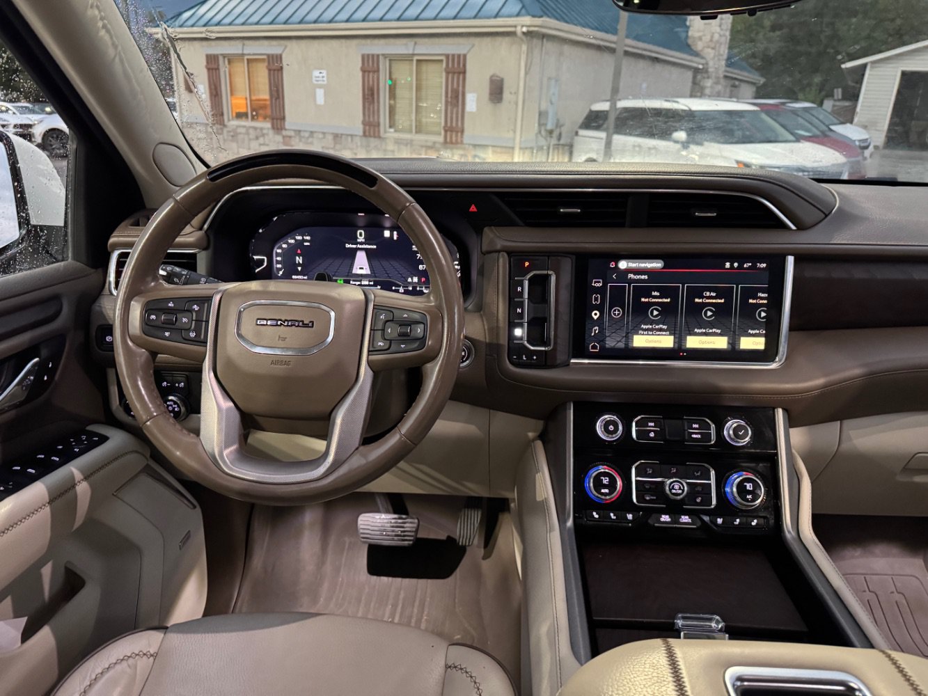 Used 2023 GMC Yukon XL Denali w/ Denali Reserve Package AWD/4WD image 12