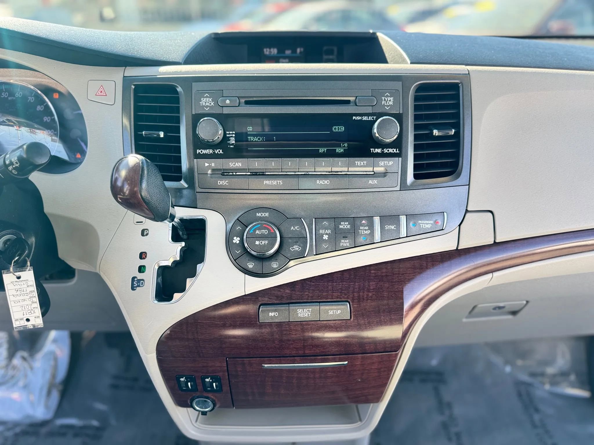 Used 2012 Toyota Sienna XLE image 33