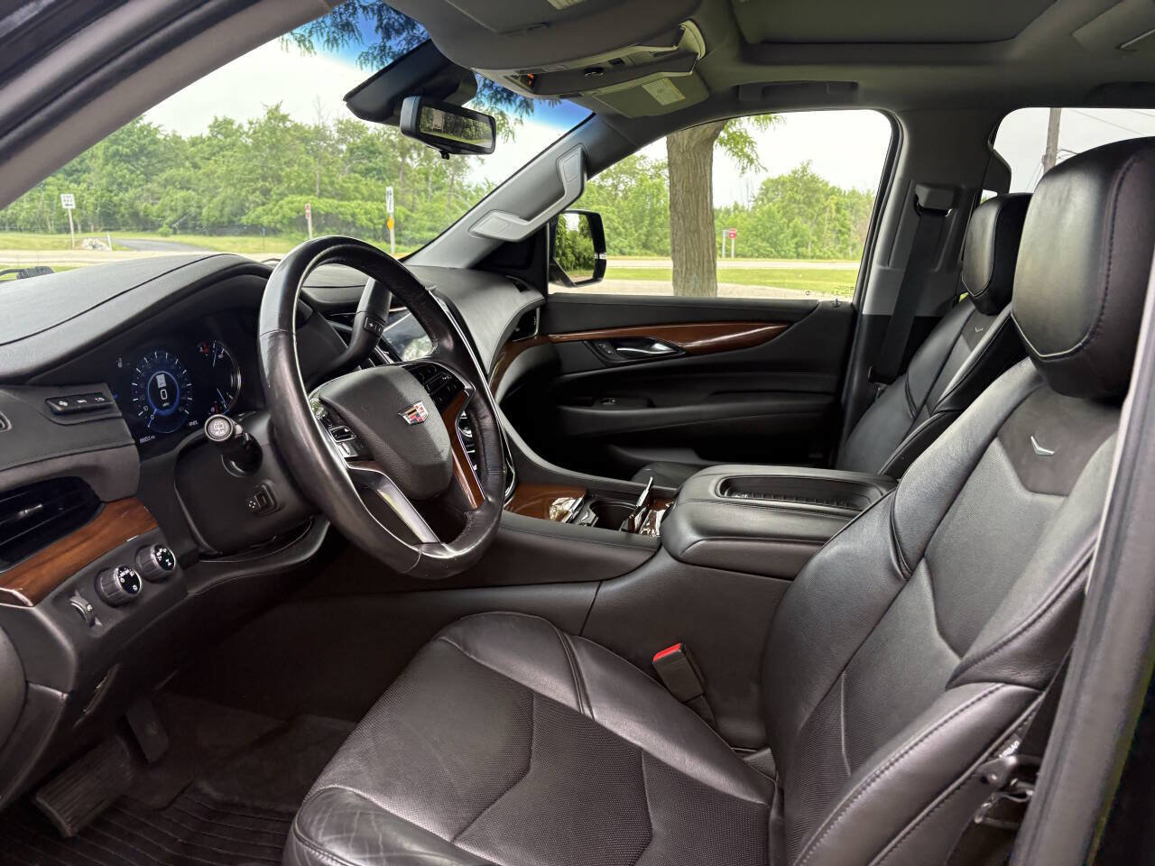 Used 2020 Cadillac Escalade Premium Luxury AWD/4WD image 12