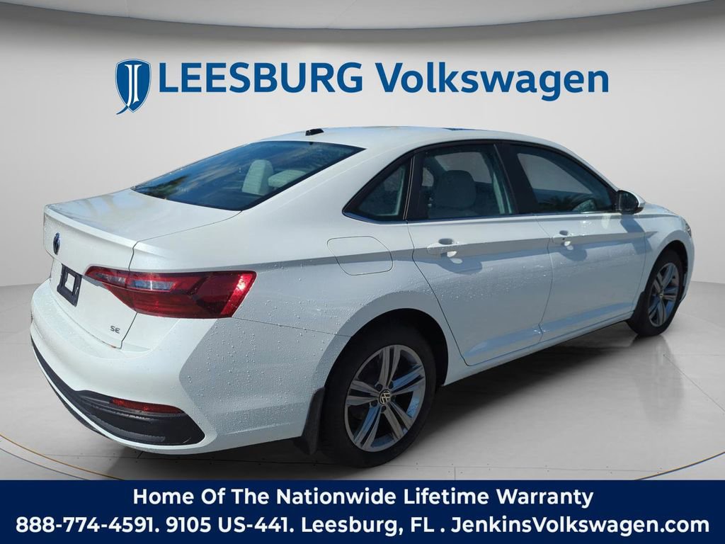 Used 2024 Volkswagen Jetta SE FWD image 6