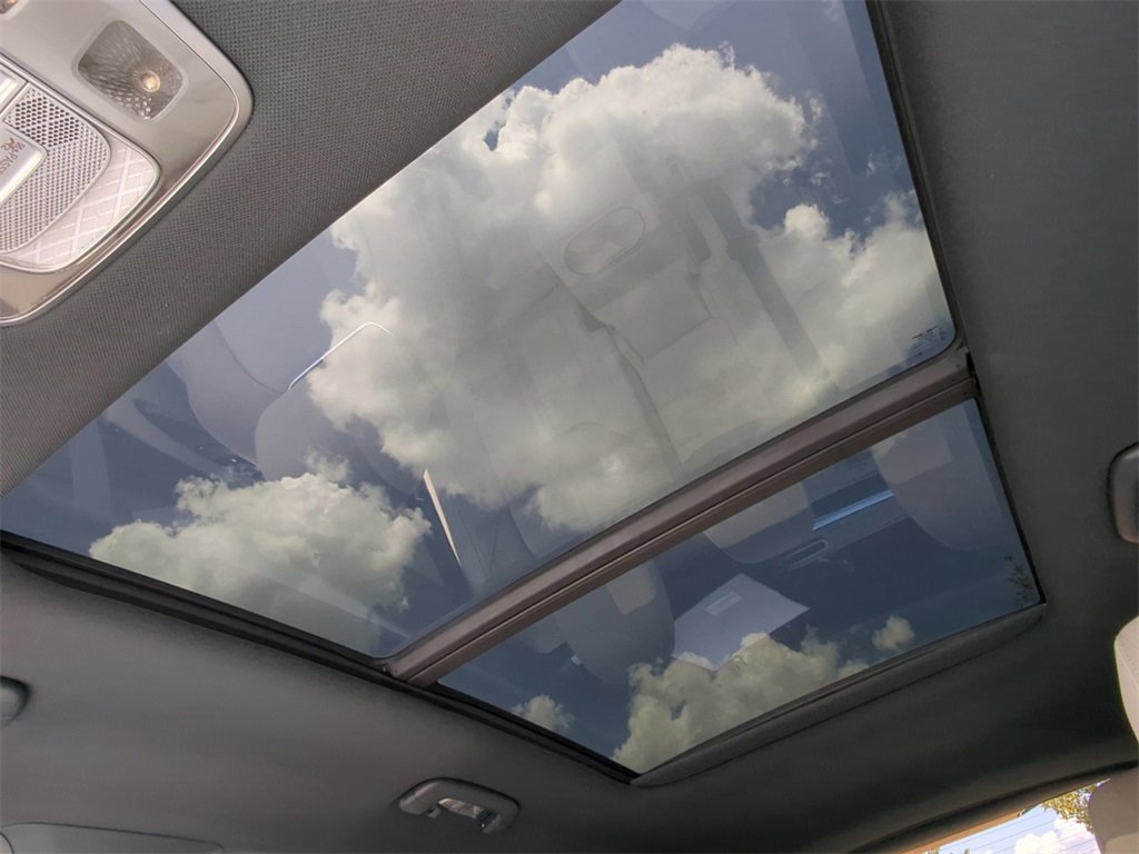 Used 2025 Genesis Electrified GV70 Advanced image 23