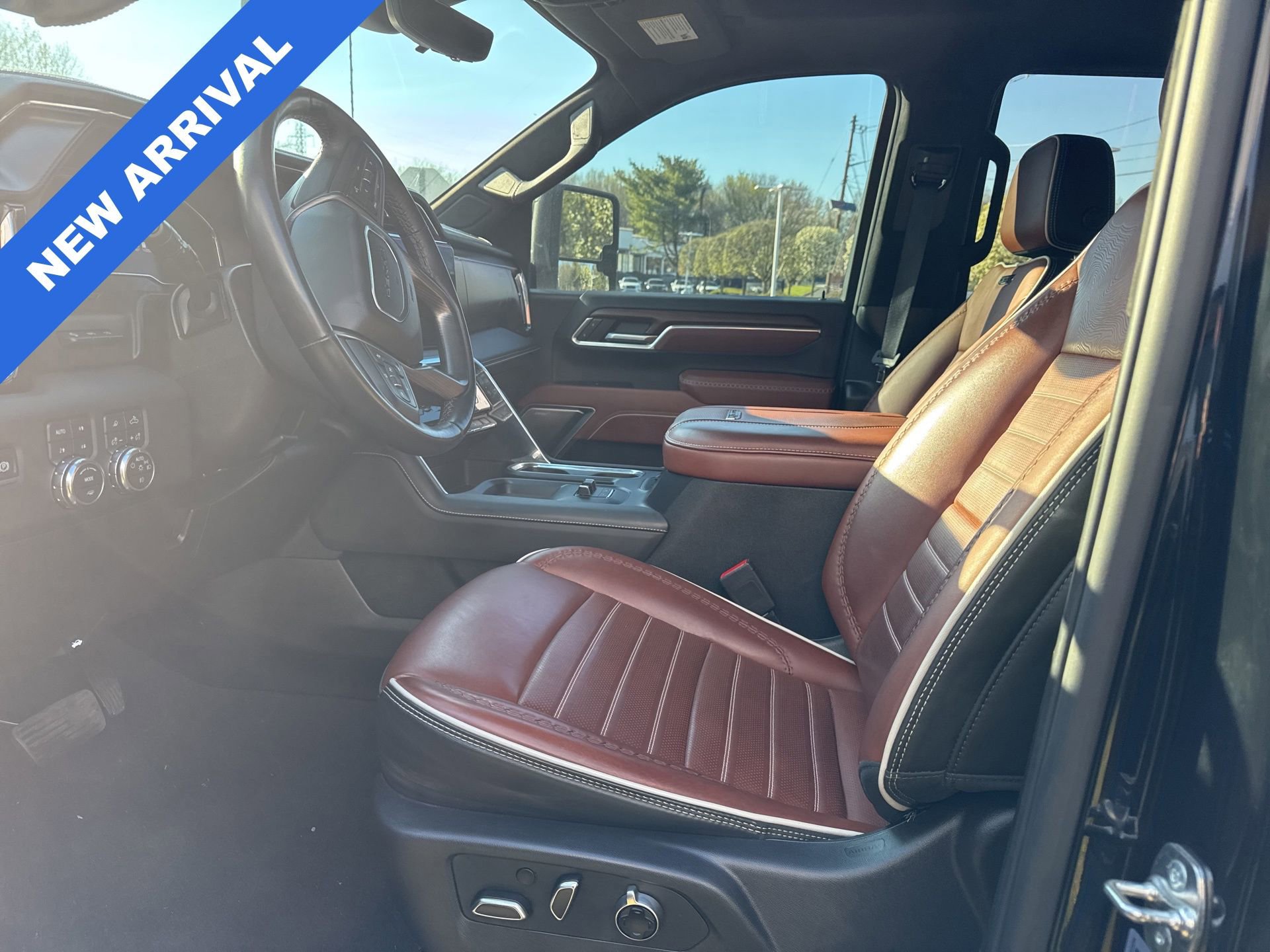 Used 2025 GMC Sierra 2500 Denali Ultimate image 5