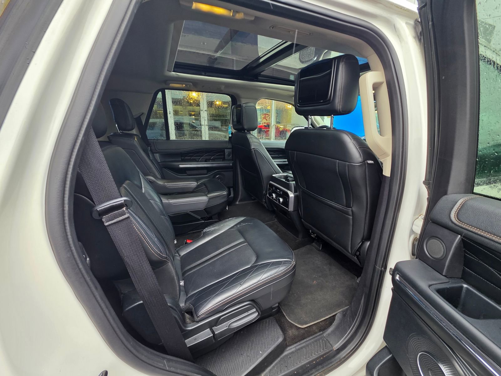 Used 2018 Ford Expedition Platinum image 14