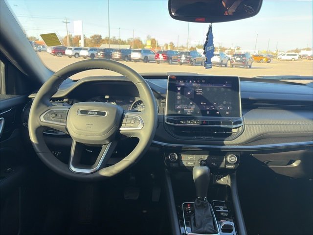 Used 2025 Jeep Compass Latitude w/ Altitude Special Edition image 14